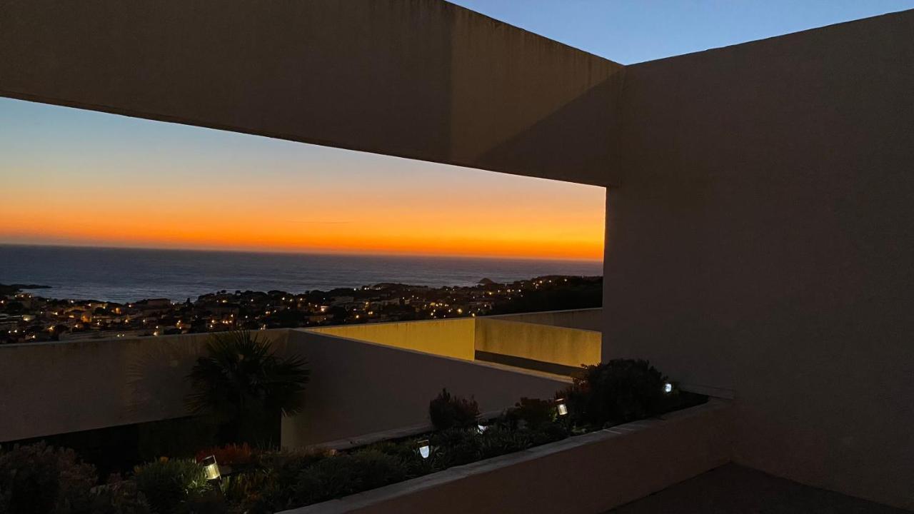 Superbe Vue Et Piscine * Bandol